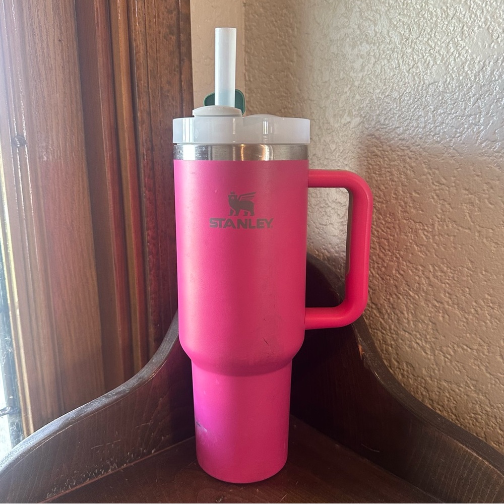 Stanley Fuschia 40 oz Quencher Flow State Tumbler